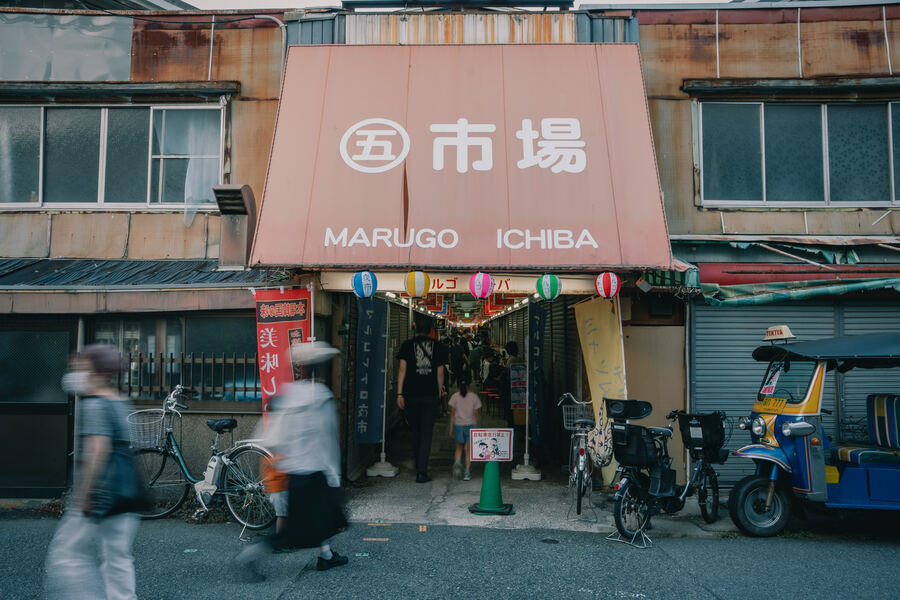 市場の入口の看板
